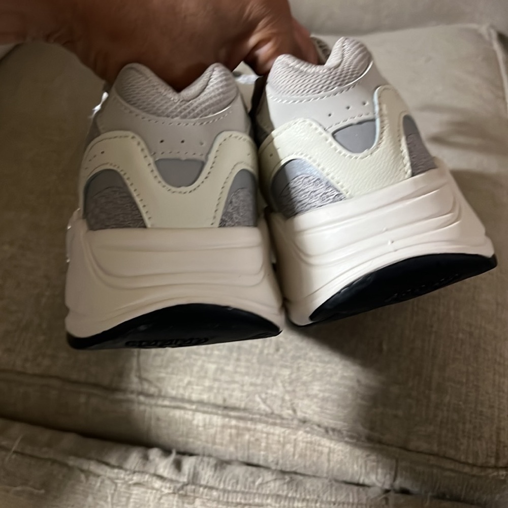 Adidas - Picture 3 of 6